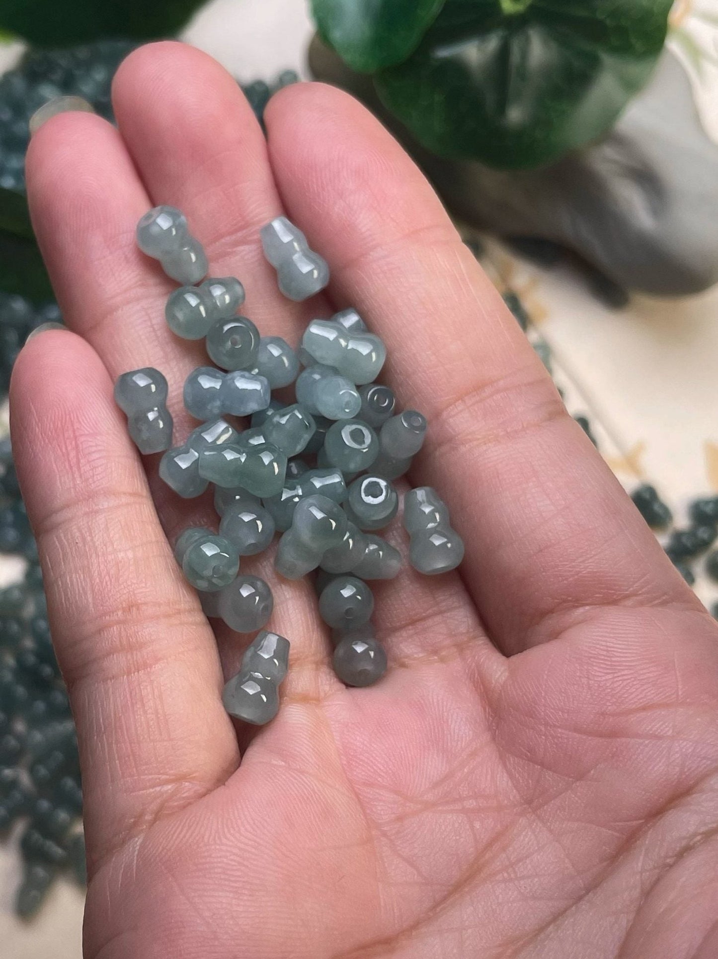 Perles en Jadéite Naturelle en Forme de Gourde – Bleu Glacier – Perles Percées pour Bijoux DIY